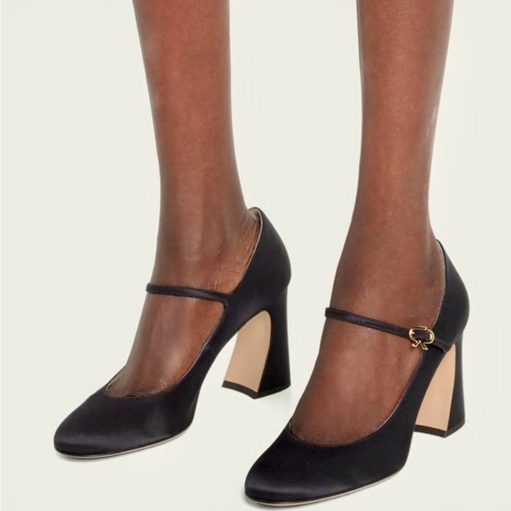 Gianvito Rossi Elegant Black Mary Jane Heels Size 36.5